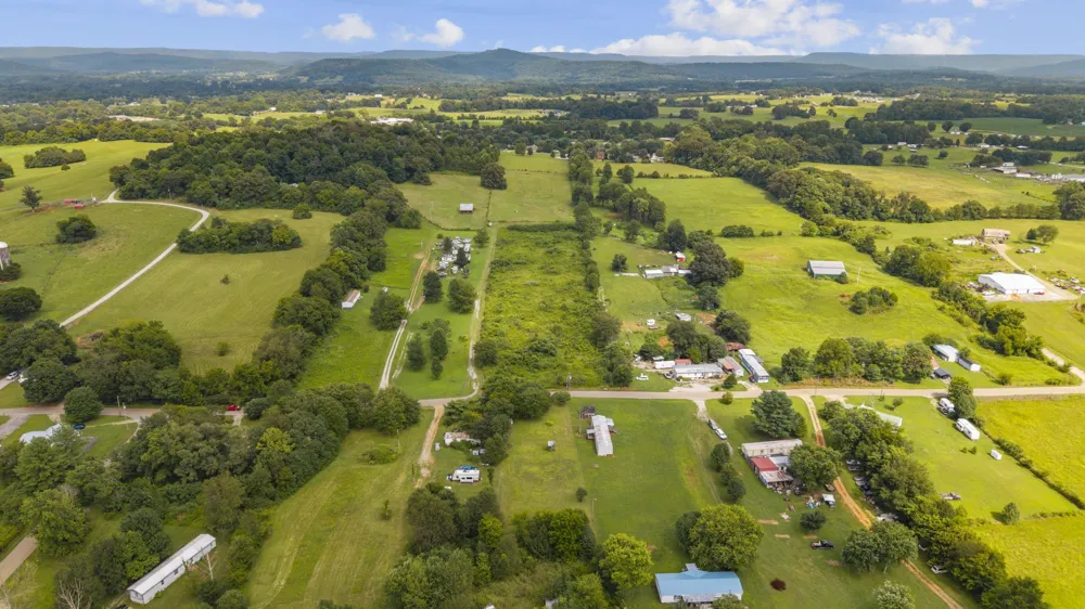 1072 Disneyland Rd Sparta, TN 38583