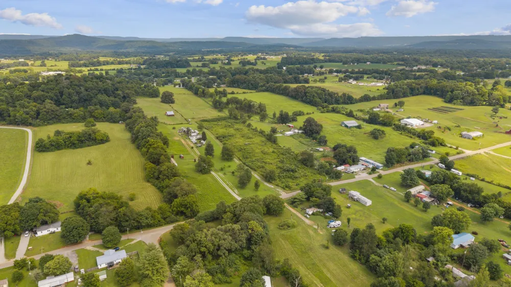 1072 Disneyland Rd Sparta, TN 38583
