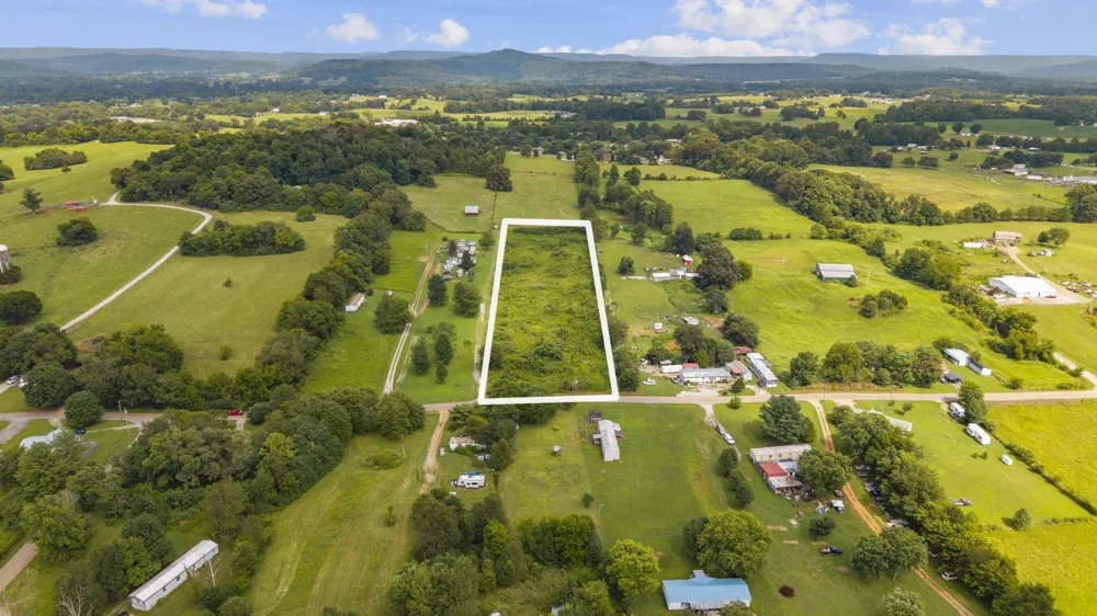 1072 Disneyland Rd Sparta, TN 38583