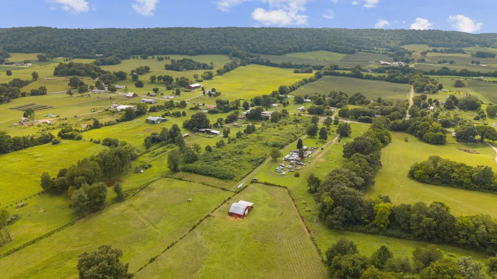 1072 Disneyland Rd Sparta, TN 38583
