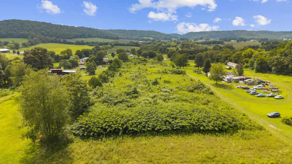 1072 Disneyland Rd Sparta, TN 38583