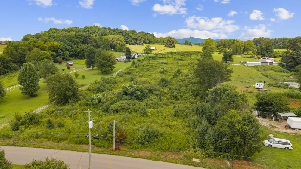 1072 Disneyland Rd Sparta, TN 38583