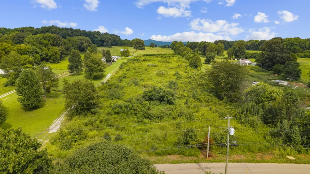 1072 Disneyland Rd Sparta, TN 38583
