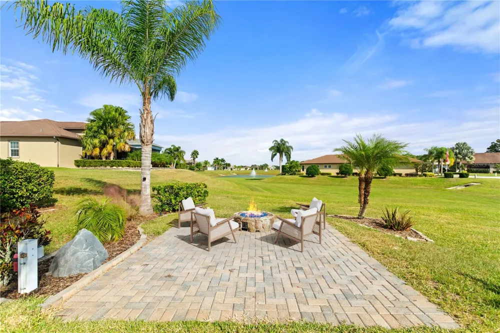 561 MEANDERING WAY Polk City, FL 33868