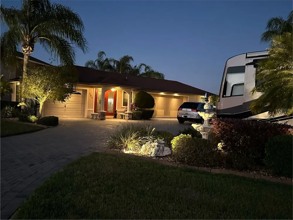 561 MEANDERING WAY Polk City, FL 33868