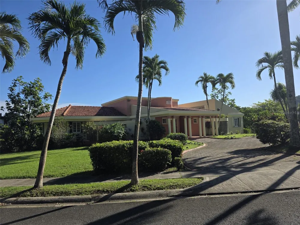 17 DEL RECREO Caguas, PR 00725