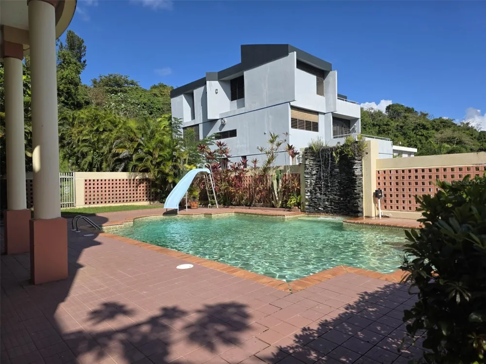 17 DEL RECREO Caguas, PR 00725