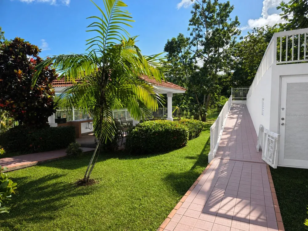 17 DEL RECREO Caguas, PR 00725