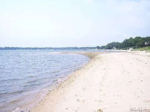 70 Arshamomaque Avenue Southold, NY 11971