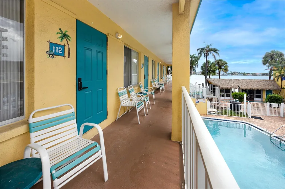 282 TREASURE ISLAND CAUSEWAY #12 Treasure Island, FL 33706