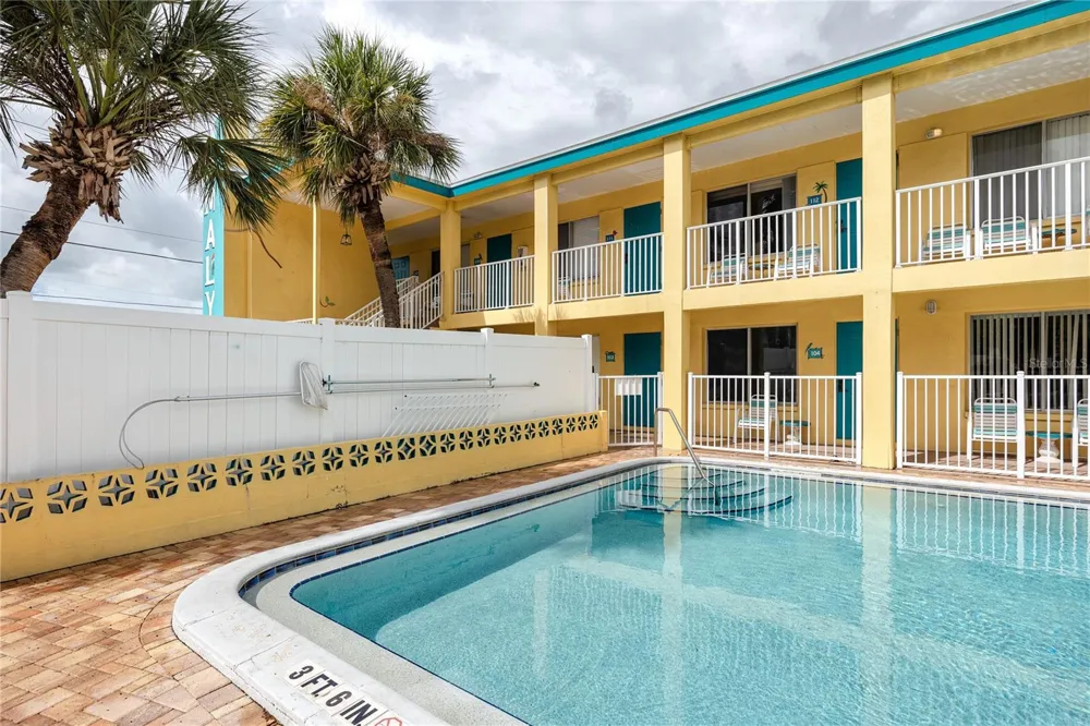 282 TREASURE ISLAND CAUSEWAY #12 Treasure Island, FL 33706