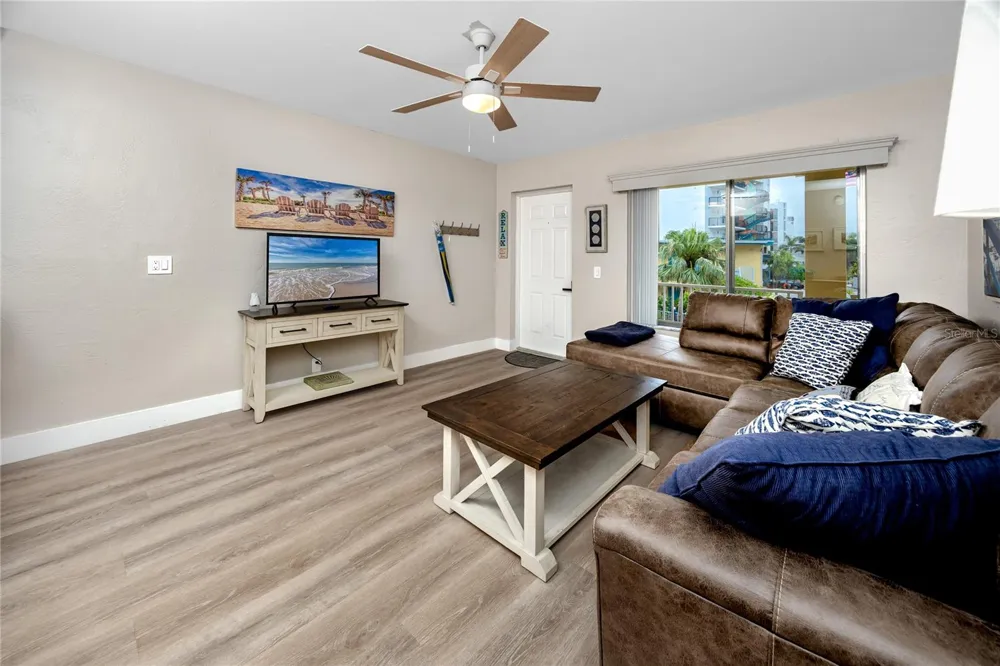 282 TREASURE ISLAND CAUSEWAY #12 Treasure Island, FL 33706