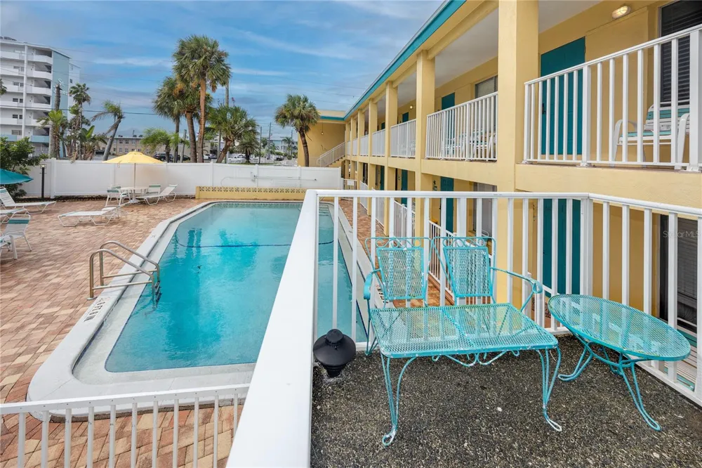 282 TREASURE ISLAND CAUSEWAY #12 Treasure Island, FL 33706