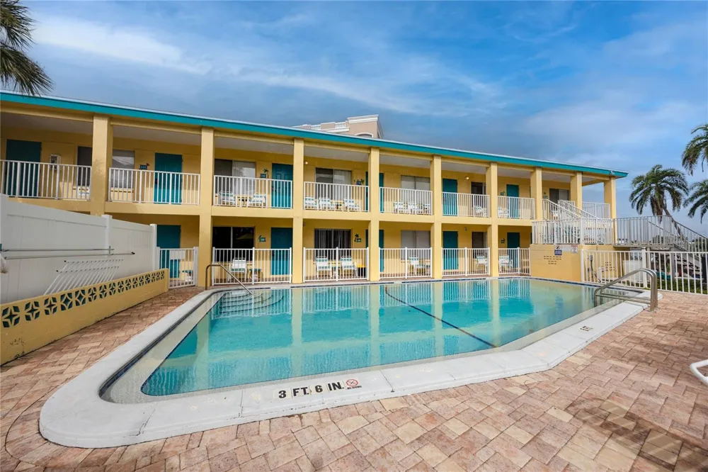 282 TREASURE ISLAND CAUSEWAY #12 Treasure Island, FL 33706