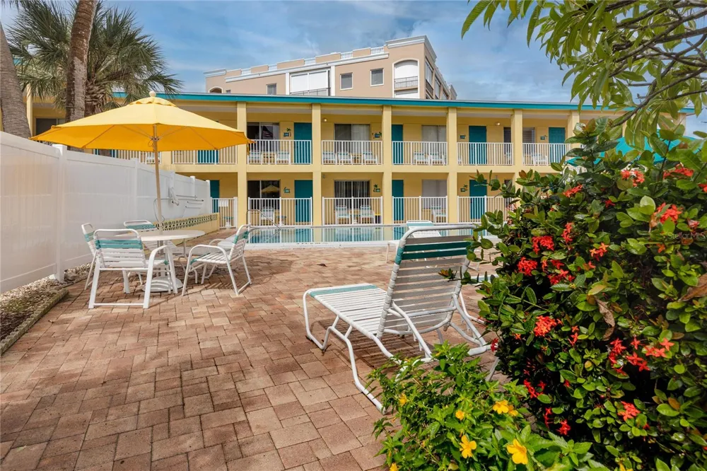 282 TREASURE ISLAND CAUSEWAY #12 Treasure Island, FL 33706