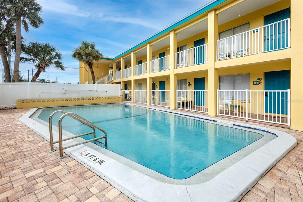 282 TREASURE ISLAND CAUSEWAY #12 Treasure Island, FL 33706