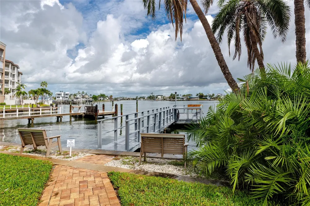 282 TREASURE ISLAND CAUSEWAY #12 Treasure Island, FL 33706