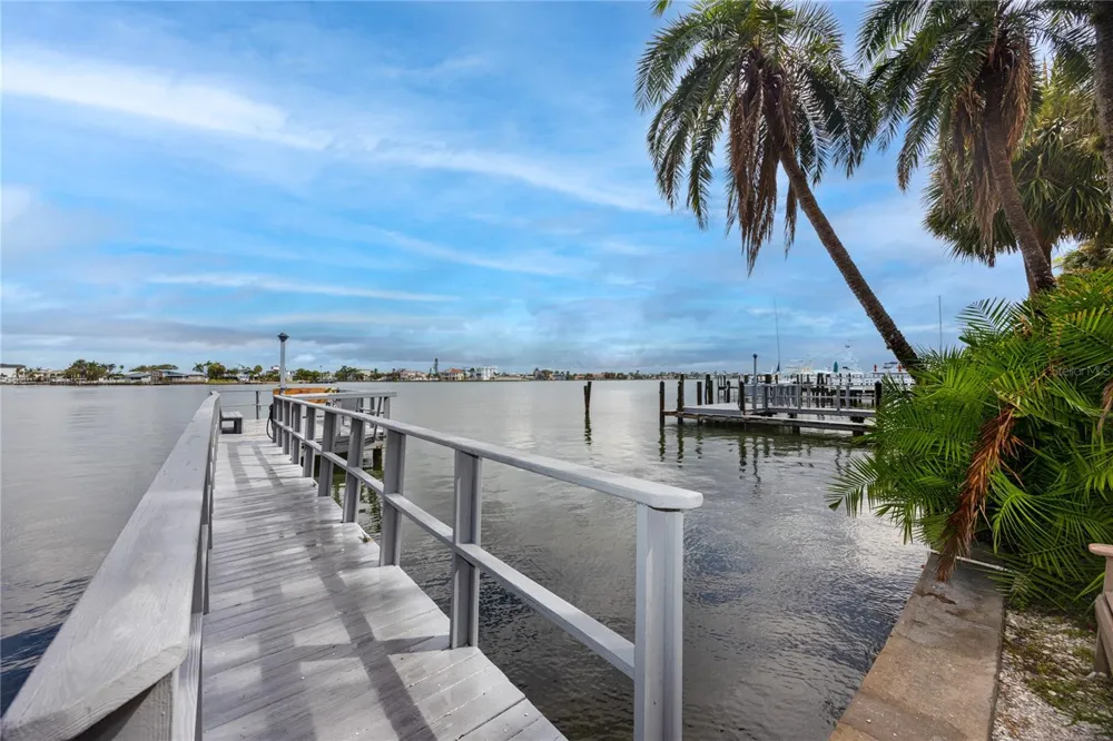 282 TREASURE ISLAND CAUSEWAY #12 Treasure Island, FL 33706