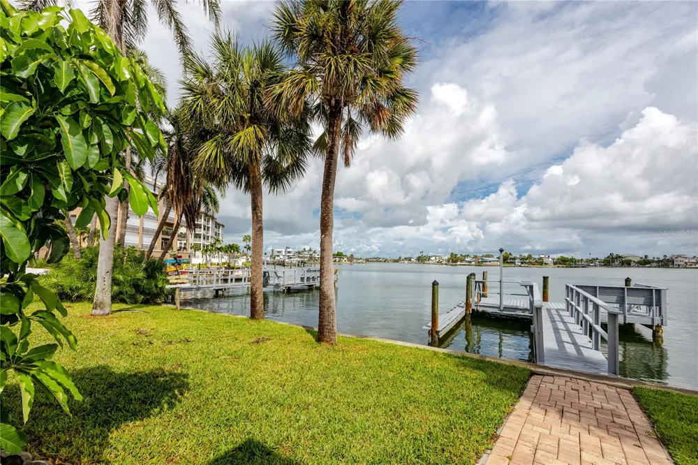 282 TREASURE ISLAND CAUSEWAY #12 Treasure Island, FL 33706