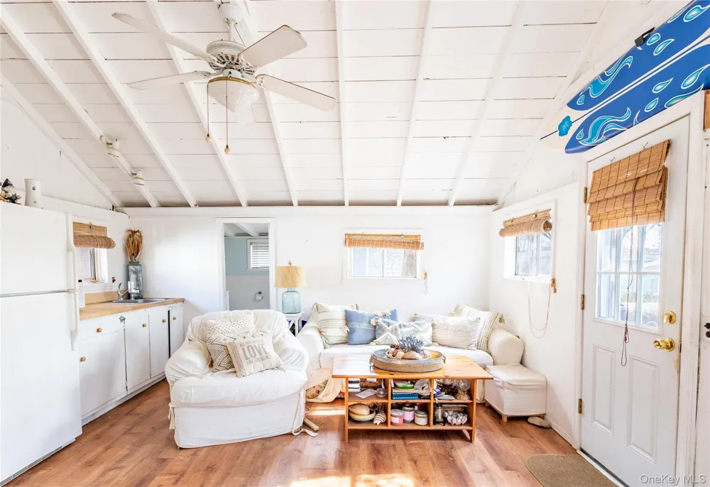 28 Anchor Path Baiting Hollow, NY 11933