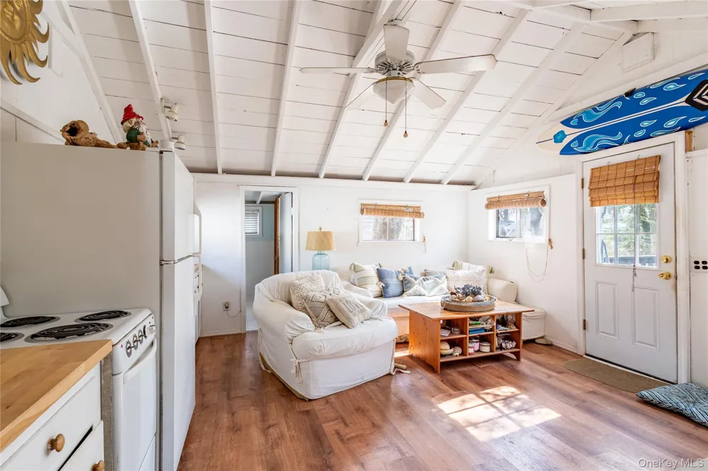28 Anchor Path Baiting Hollow, NY 11933