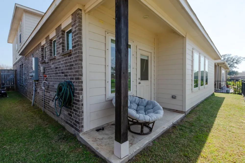 505 Prairie Grass Trail Clute, TX 77531