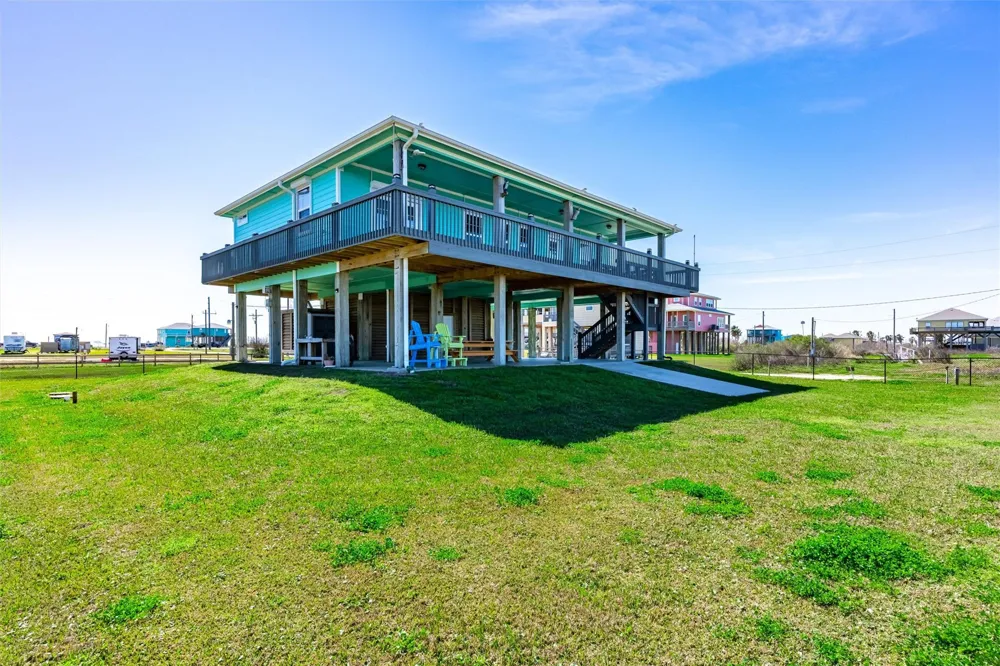 1040 Gayle Street Gilchrist, TX 77617