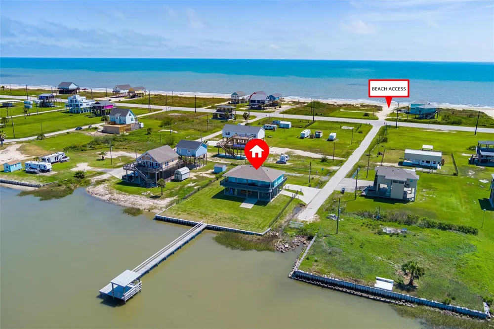 1040 Gayle Street Gilchrist, TX 77617