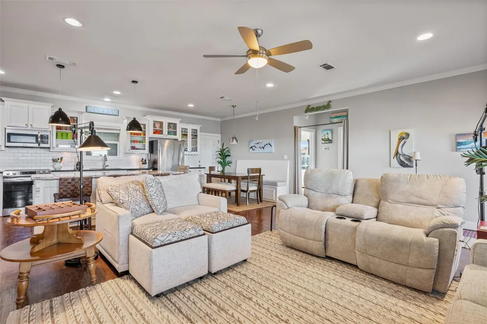1040 Gayle Street Gilchrist, TX 77617