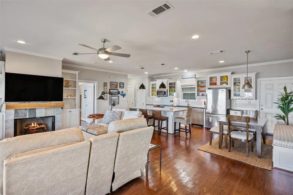 1040 Gayle Street Gilchrist, TX 77617