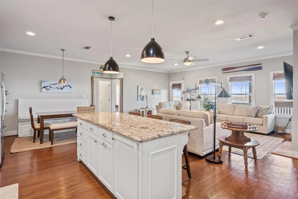1040 Gayle Street Gilchrist, TX 77617