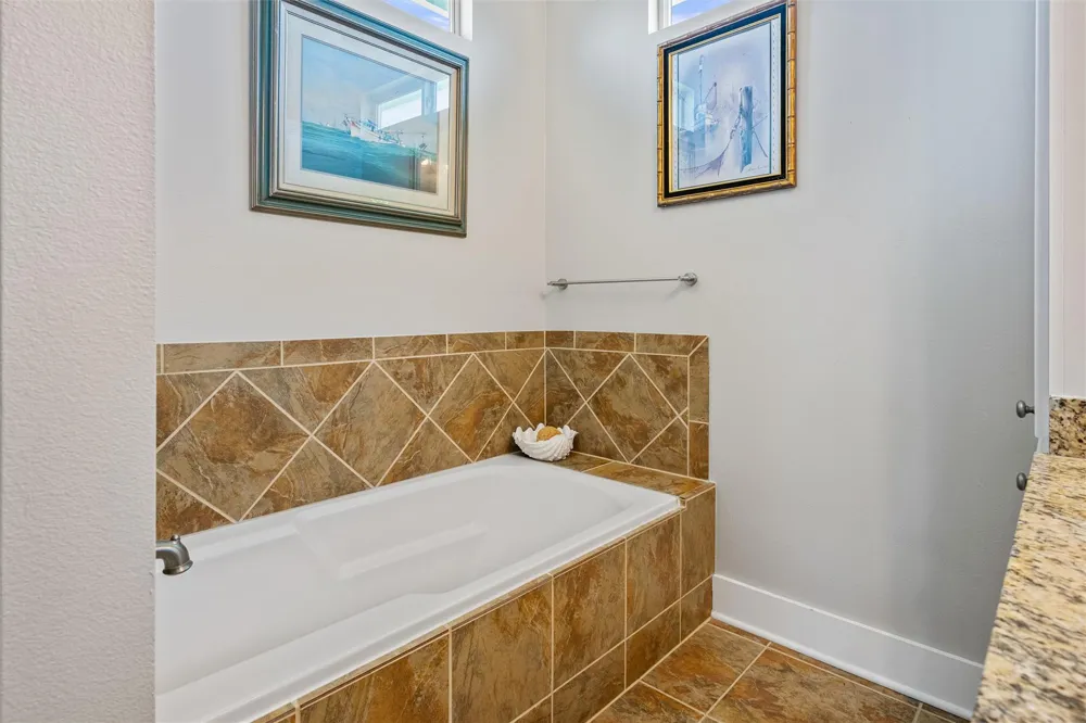 1040 Gayle Street Gilchrist, TX 77617