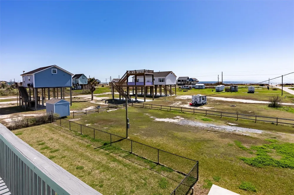 1040 Gayle Street Gilchrist, TX 77617