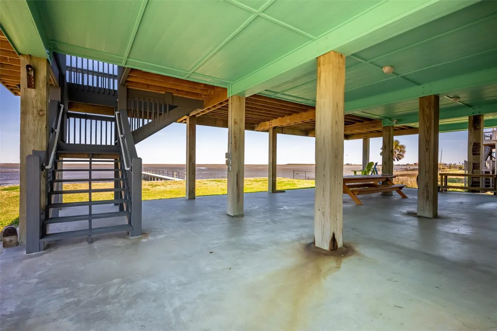 1040 Gayle Street Gilchrist, TX 77617