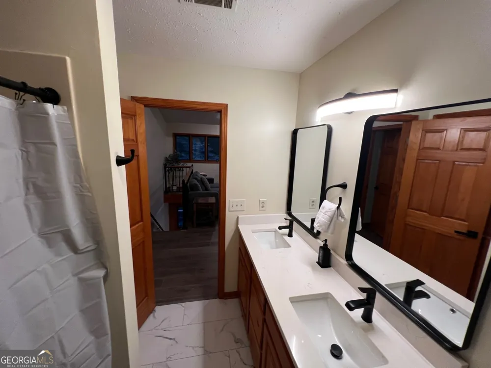 258 Ber Weg Helen, GA 30545