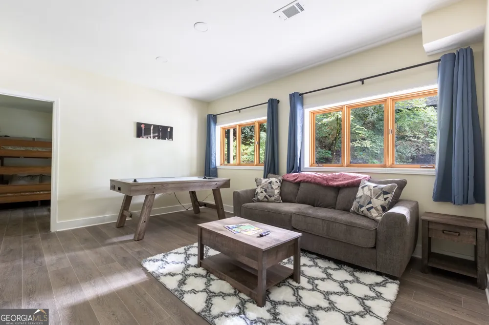258 Ber Weg Helen, GA 30545
