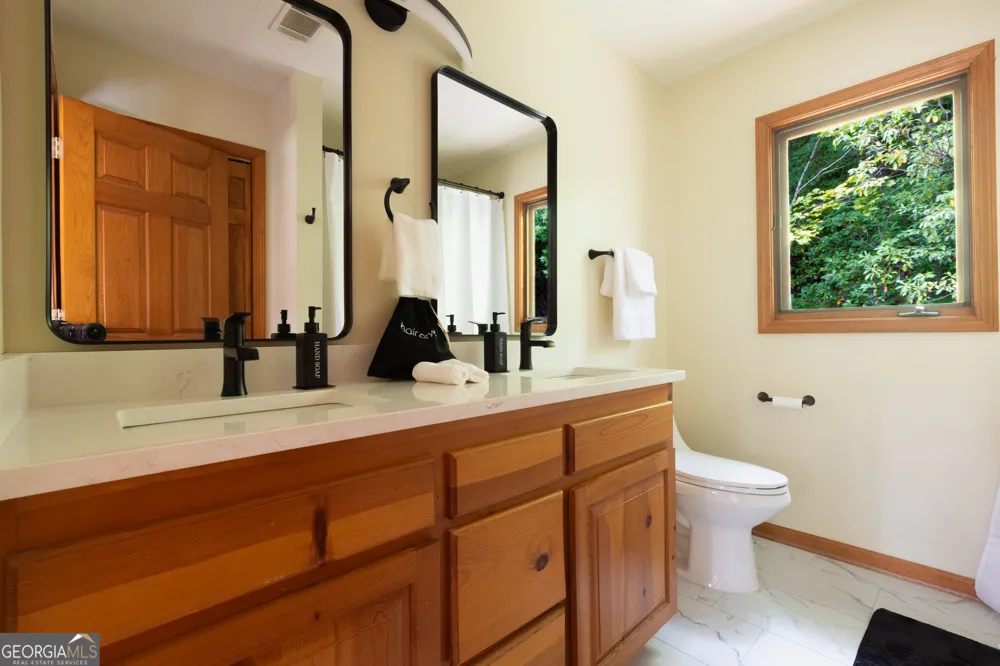 258 Ber Weg Helen, GA 30545