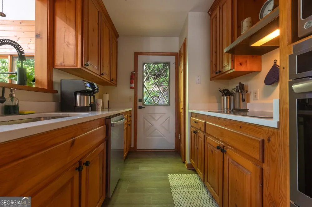258 Ber Weg Helen, GA 30545
