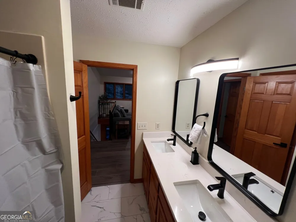 258 Ber Weg Helen, GA 30545
