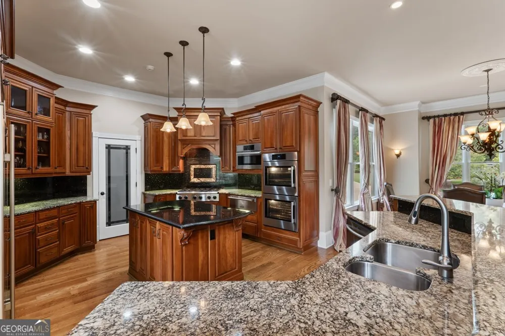 1005 Oak Mountain RD Carrollton, GA 30117
