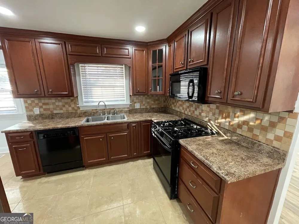 2311 Saint George LN Albany, GA 31707