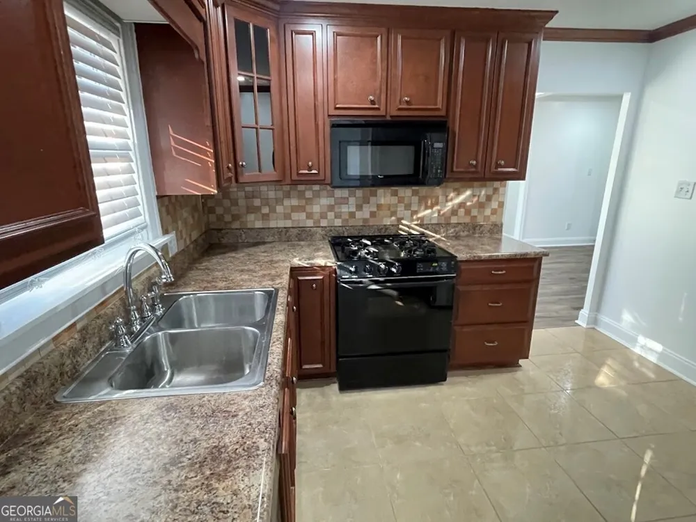 2311 Saint George LN Albany, GA 31707