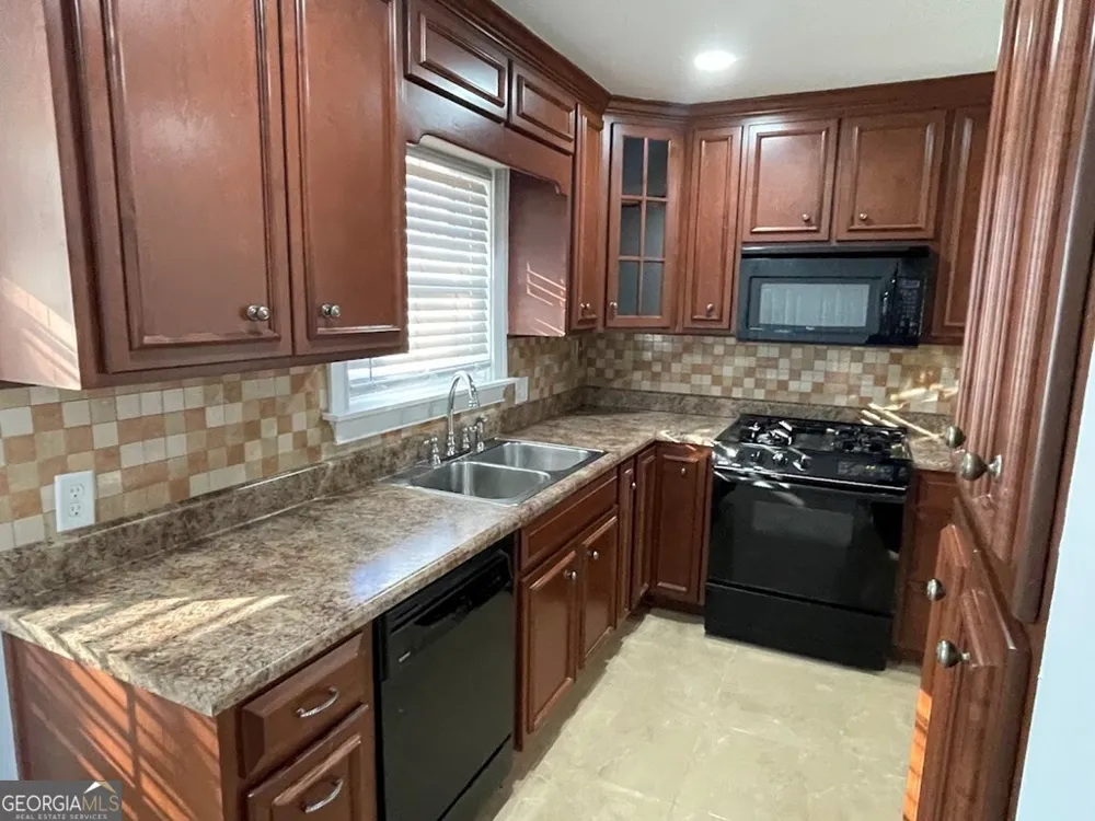 2311 Saint George LN Albany, GA 31707