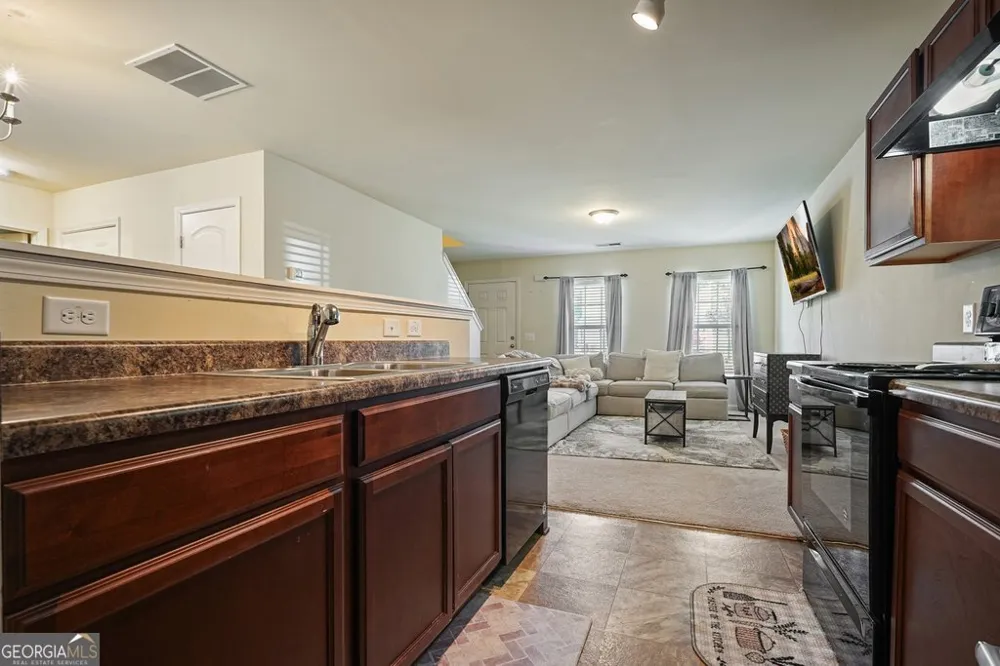 18 Oxford LN Kingston, GA 30145