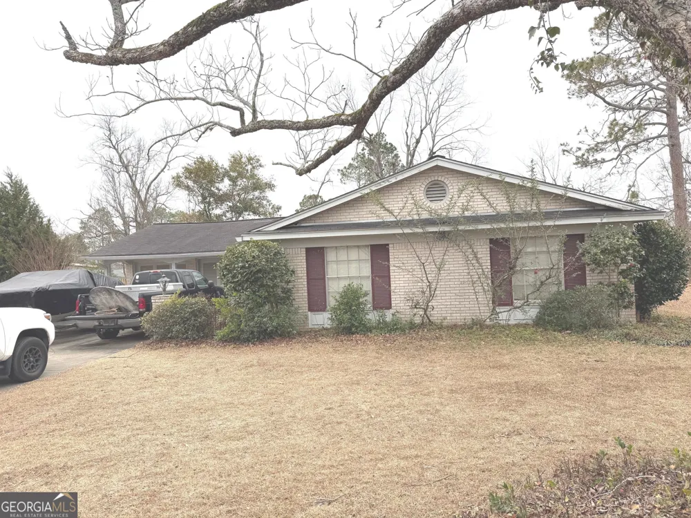 1303 Meadows LN Vidalia, GA 30474