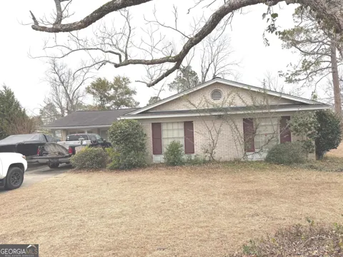 1303 Meadows LN