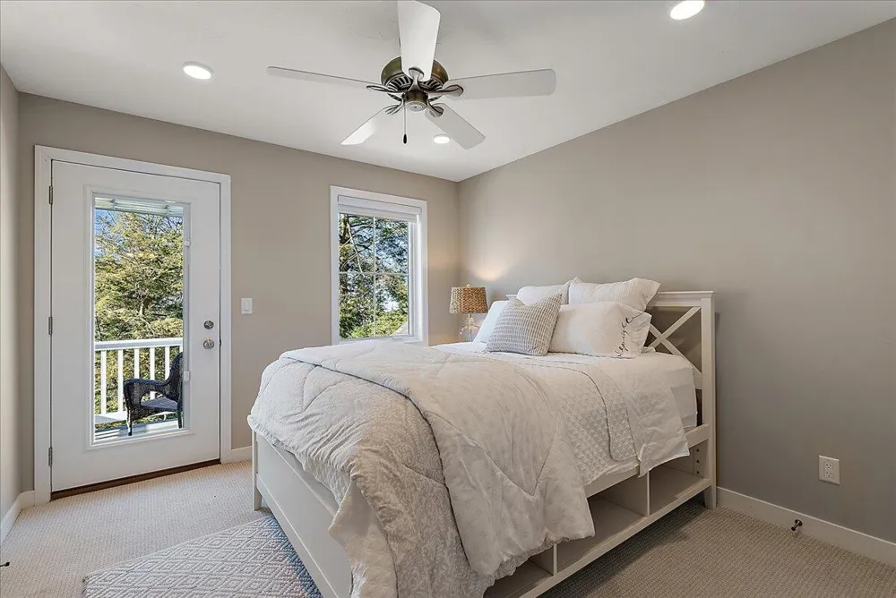 690 Dunegrass Circle Drive Saugatuck, MI 49453