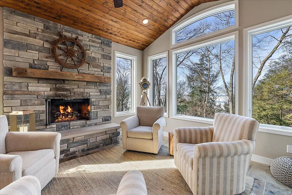 690 Dunegrass Circle Drive Saugatuck, MI 49453