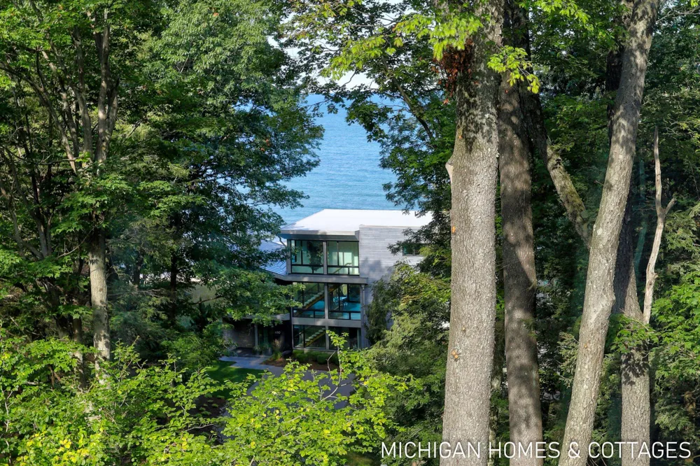 690 Dunegrass Circle Drive Saugatuck, MI 49453