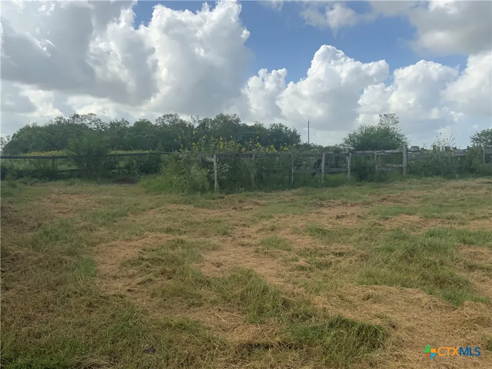 2647 Fm 3282 Gonzales, TX 78629